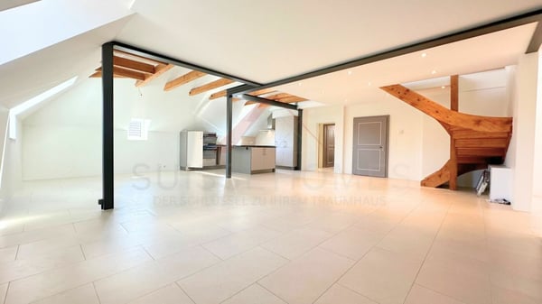 Duplex rénové de 240 m² au dernier étage d'une maison de maître - confort et charme à La Chaux-de-Fonds 2