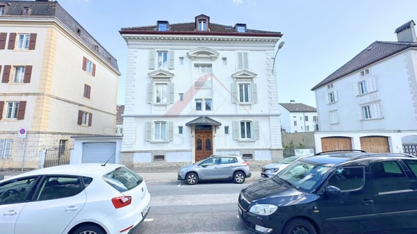 Duplex rénové de 240 m² au dernier étage d'une maison de maître - confort et charme à La Chaux-de-Fonds 14