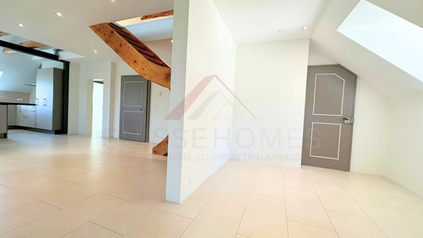 Duplex rénové de 240 m² au dernier étage d'une maison de maître - confort et charme à La Chaux-de-Fonds 6