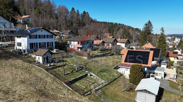 Votre futur havre de lumière - maison rénovée à La Chaux-de-Fonds avec vue et indépendance énergétique 12