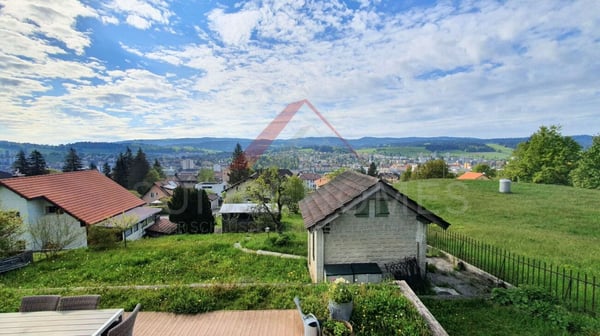 Votre futur havre de lumière - maison rénovée à La Chaux-de-Fonds avec vue et indépendance énergétique 9