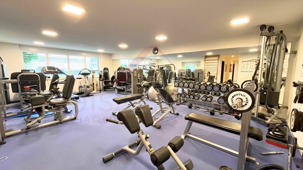 Opportunité rare à Courtételle : local commercial de 180 m² équipé, idéal bien-être, fitness ou activité paramédicale 1