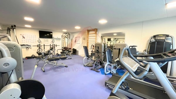Opportunité rare à Courtételle : local commercial de 180 m² équipé, idéal bien-être, fitness ou activité paramédicale 4