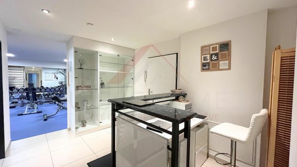 Opportunité rare à Courtételle : local commercial de 180 m² équipé, idéal bien-être, fitness ou activité paramédicale 3