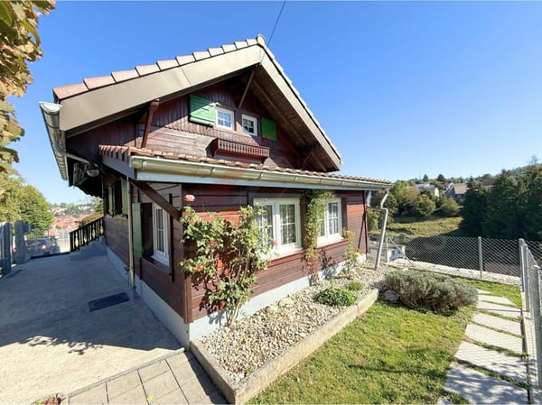 Maison individuelle de charme à La Chaux-de-Fonds - authenticité préservée et confort moderne 3