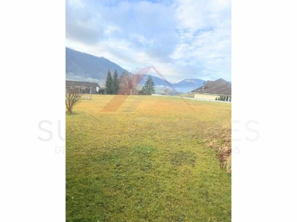 Terrain à bâtir de 900 m² - ensoleillé toute la journée dans un cadre paisible 2