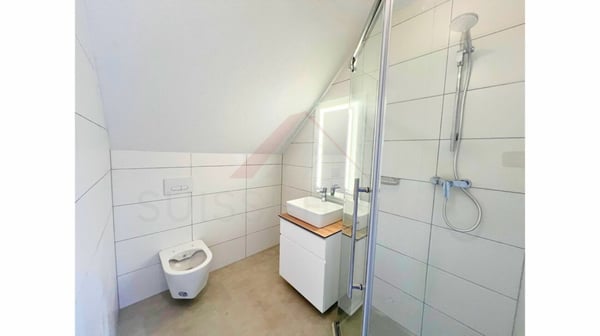 Vivre ou investir à Courrendlin - maison multifamiliale rénovée avec trois appartements lumineux 5