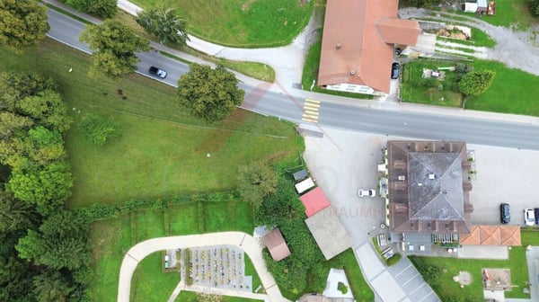 Attraktives Wohn- und Geschäftshaus mit Restaurant und Entwicklungsmöglichkeiten in Plaffeien 3