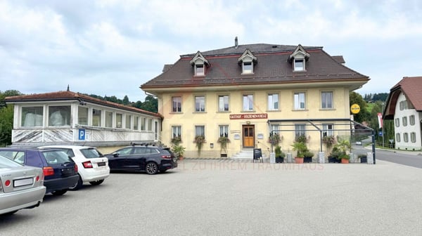 Attraktives Wohn- und Geschäftshaus mit Restaurant und Entwicklungsmöglichkeiten in Plaffeien 4