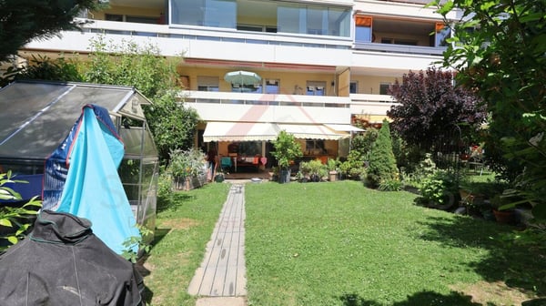 Moderne 1.5-Zimmer-Gartenwohnung in Ittigen - viel Licht, Privatsphäre und eigener Aussenraum 2
