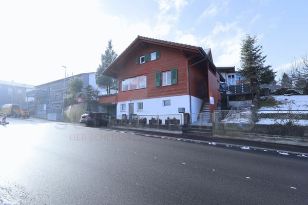 Einfamilienhaus mit modernem Wohnkomfort und charmantem Charakter - 1.5 Zimmer in 3700 Spiez 2