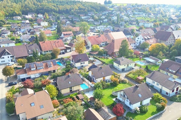 Stilvolles Familienidyll mit Pool & Sauna - charmantes Einfamilienhaus in ruhiger Lage in Kestenholz 1