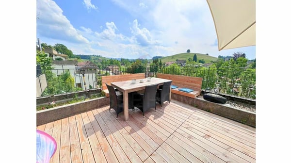 Grosszügig, modern, zentral - 1.5-Zimmer-Wohnung mit 150 m² Wohnkomfort in Huttwil 1