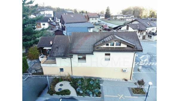 Attraktive Investitionschance in Agarn - Ladenlokal, 5.5-Zimmer-Wohnung und grosszügiges Grundstück mit 1'097 m² 2