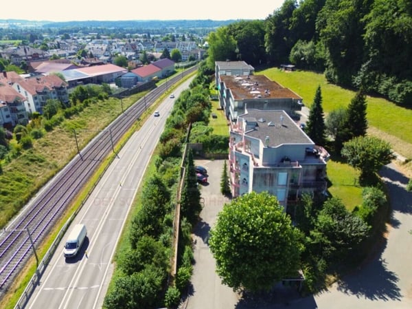 Komfortables Wohnen in Studen BE - 1.5-Zimmer-Erdgeschosswohnung mit sonnigem Sitzplatz und privater Garage 16