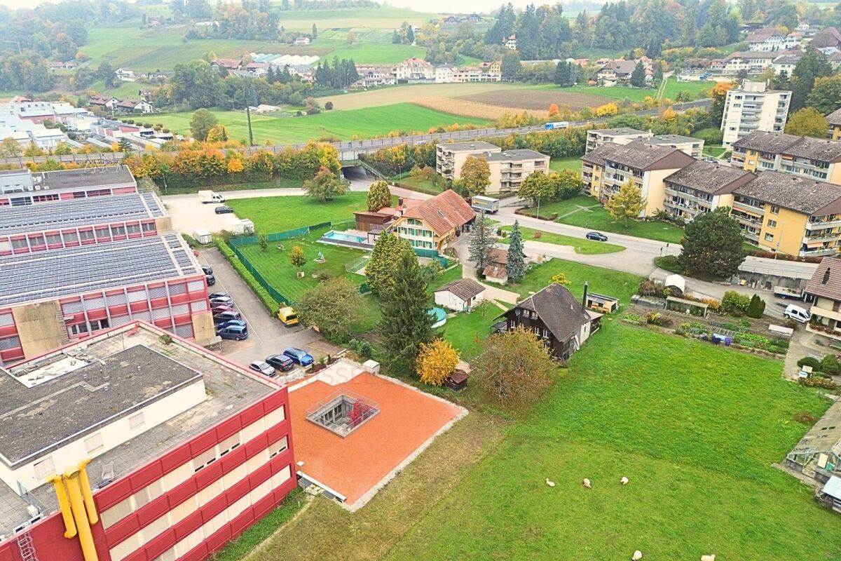 Wohnen und Arbeiten vereint - Atriumgebäude mit 220 m² Wohn- und 270 m² Gewerbefläche in Thörishaus