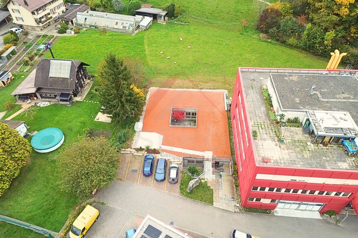Wohnen und Arbeiten vereint - Atriumgebäude mit 220 m² Wohn- und 270 m² Gewerbefläche in Thörishaus