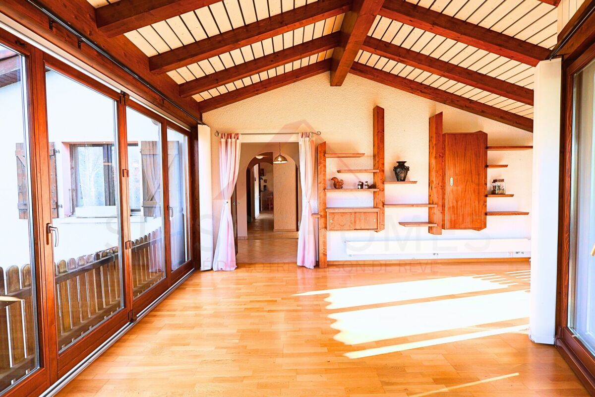 Porrentruy - Belle villa spacieuse avec piscine, jacuzzi et logement indépendant