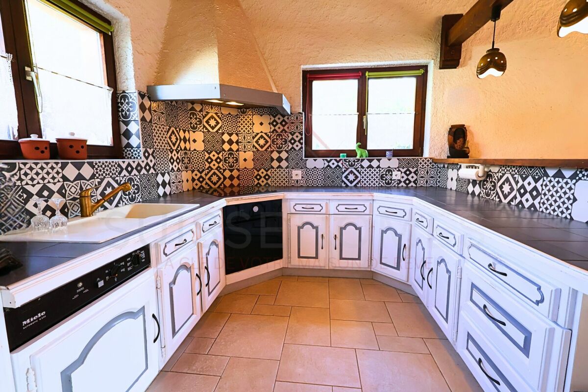 Porrentruy - Belle villa spacieuse avec piscine, jacuzzi et logement indépendant