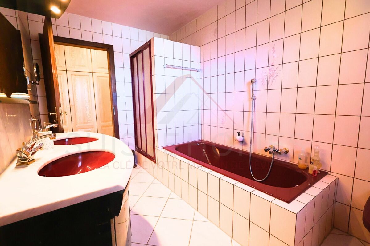 Porrentruy - Belle villa spacieuse avec piscine, jacuzzi et logement indépendant