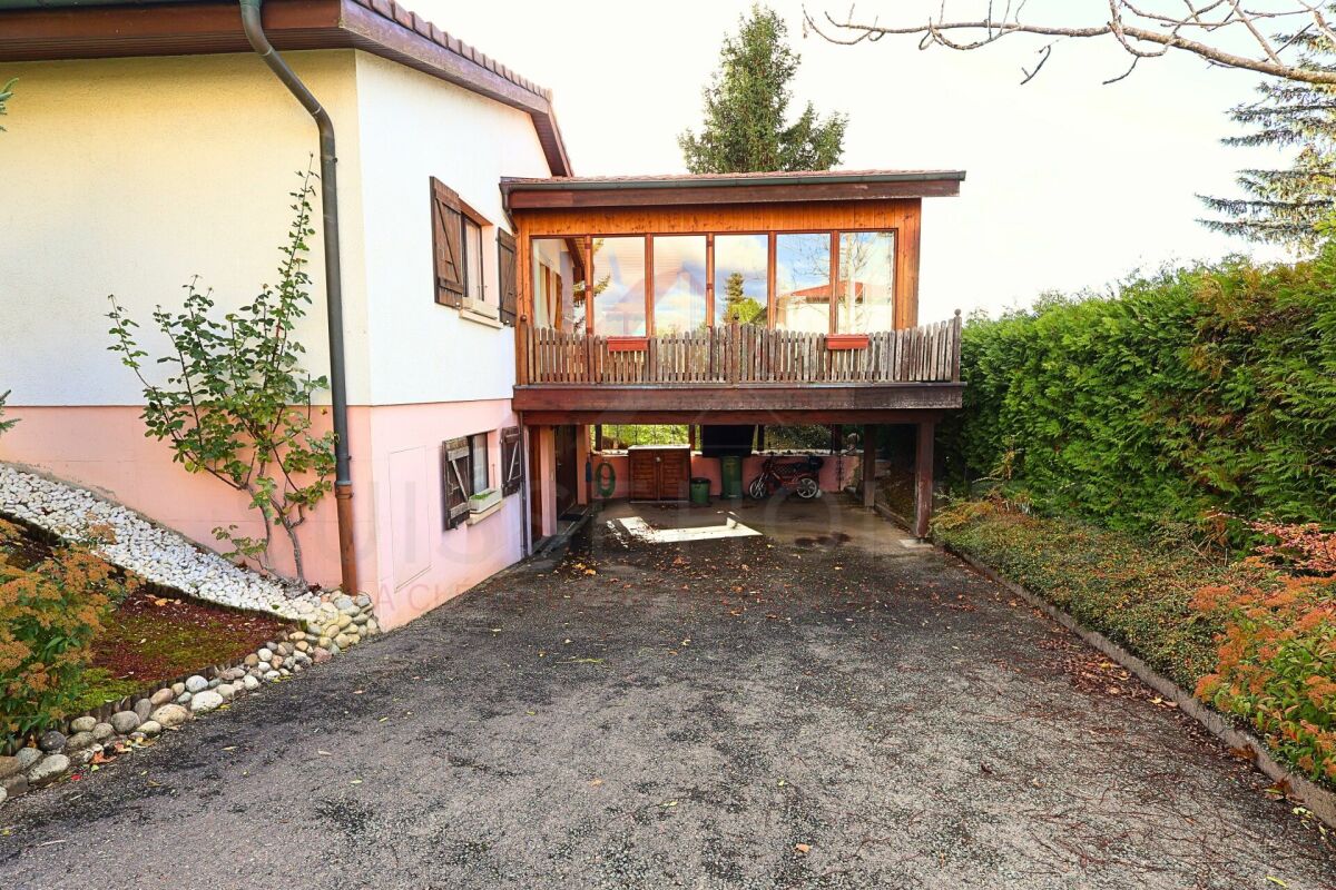 Porrentruy - Belle villa spacieuse avec piscine, jacuzzi et logement indépendant