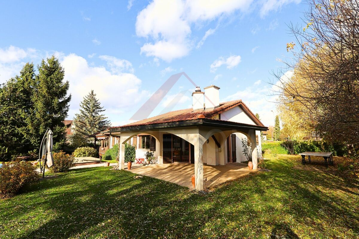 Porrentruy - Belle villa spacieuse avec piscine, jacuzzi et logement indépendant