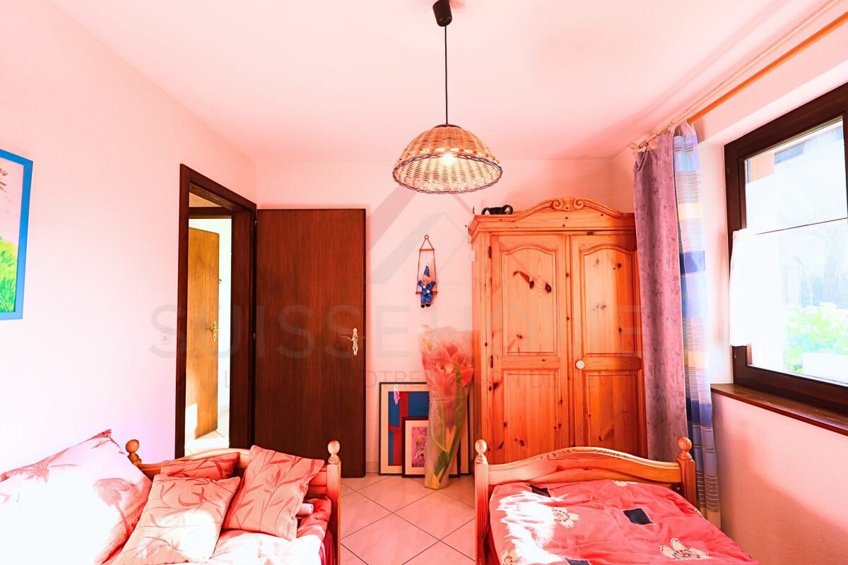 Porrentruy - Belle villa spacieuse avec piscine, jacuzzi et logement indépendant