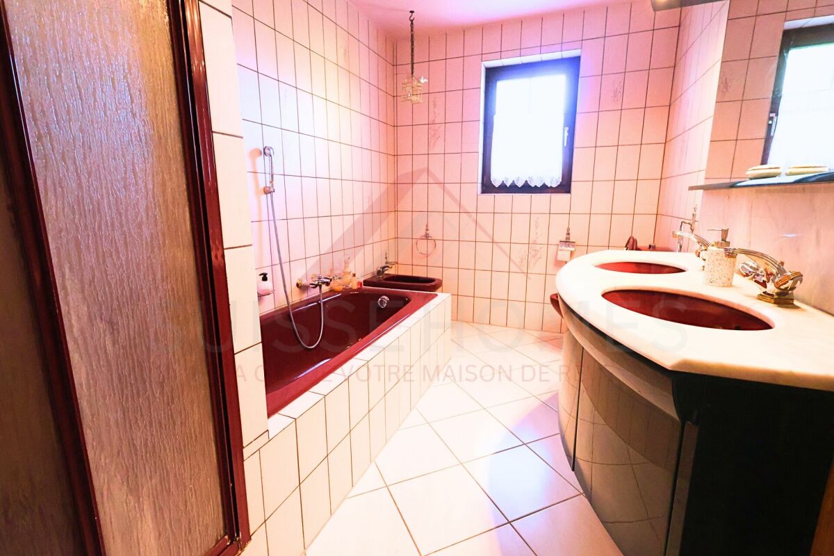 Porrentruy - Belle villa spacieuse avec piscine, jacuzzi et logement indépendant