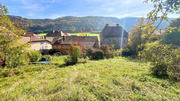 Sonvilier - Terrain constructible idéal pour villas ou maisons mitoyennes dans un cadre calme 2