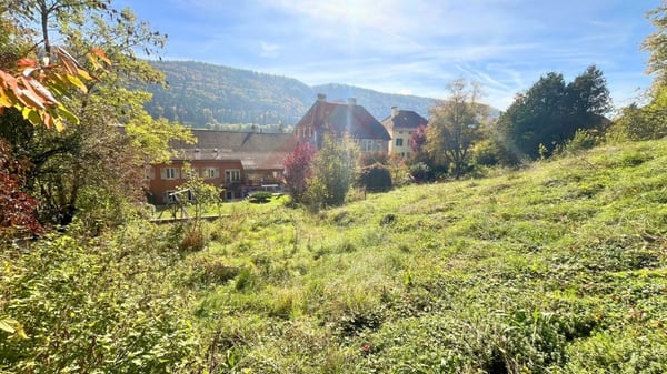 Sonvilier - Terrain constructible idéal pour villas ou maisons mitoyennes dans un cadre calme 3