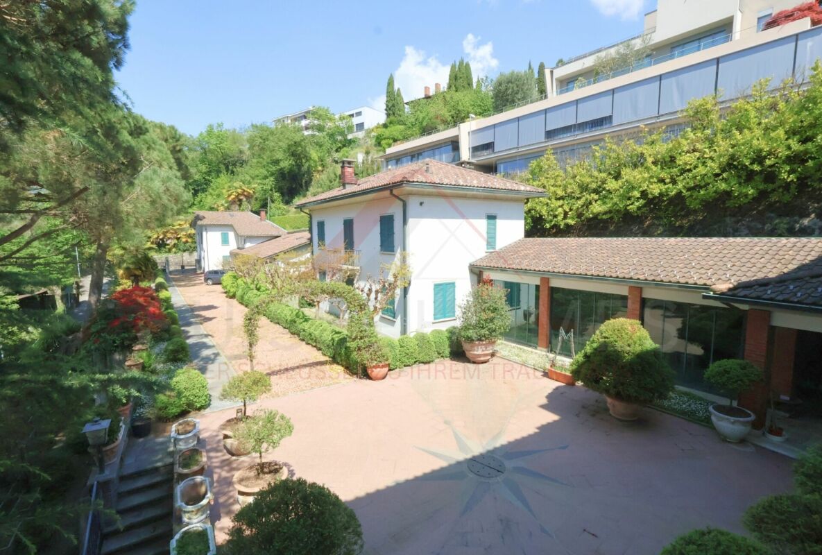 Entwicklungsareal mit drei Wohngebäuden und erheblichem Ausbaupotenzial in Mendrisio