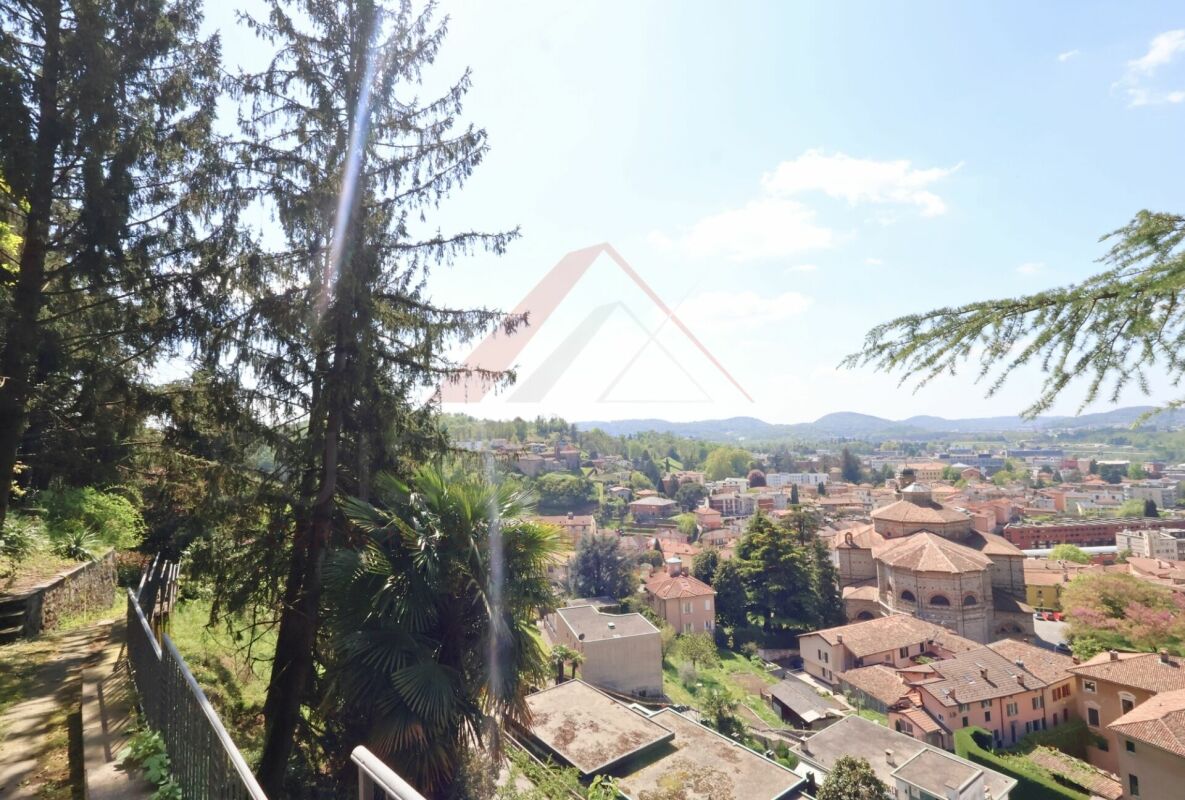 Entwicklungsareal mit drei Wohngebäuden und erheblichem Ausbaupotenzial in Mendrisio