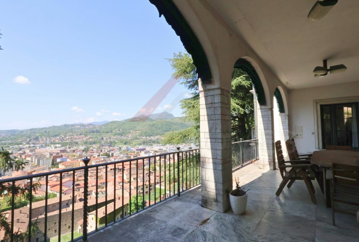 Entwicklungsareal mit drei Wohngebäuden und erheblichem Ausbaupotenzial in Mendrisio