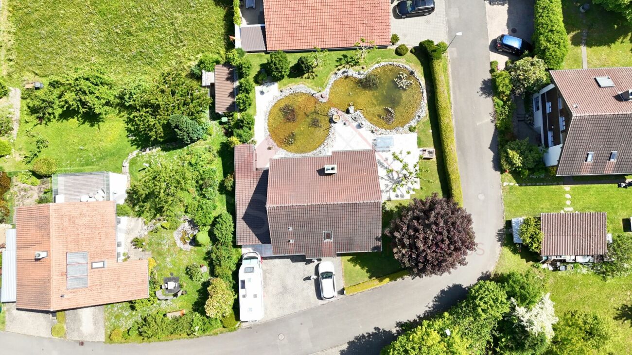 Familienparadies mit traumhaftem Garten & Naturteich in Hagneck
