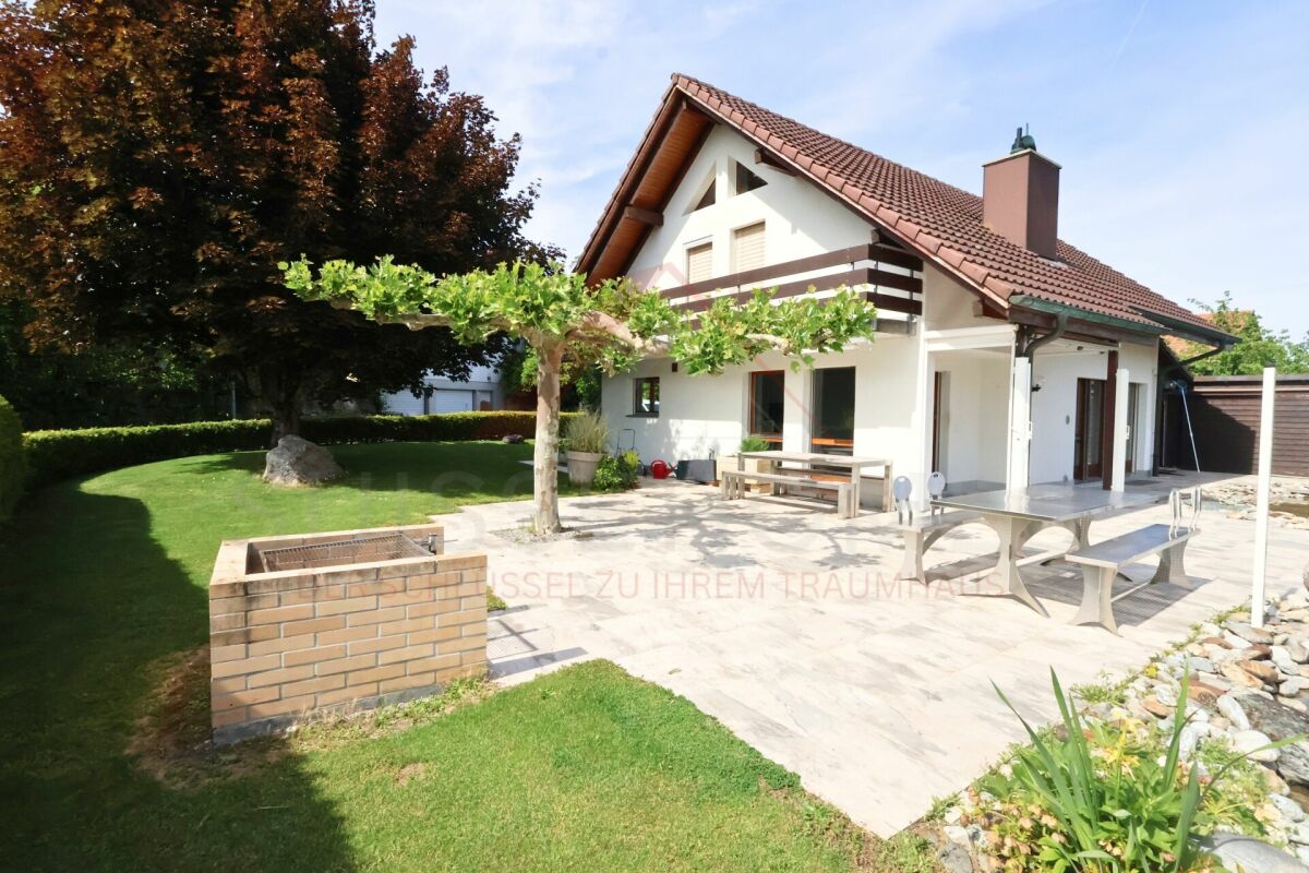 Familienparadies mit traumhaftem Garten & Naturteich in Hagneck