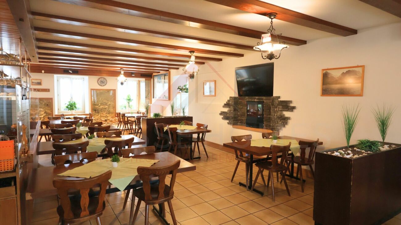 Attraktives Wohn- und Geschäftshaus mit Restaurant und Entwicklungsmöglichkeiten in Plaffeien