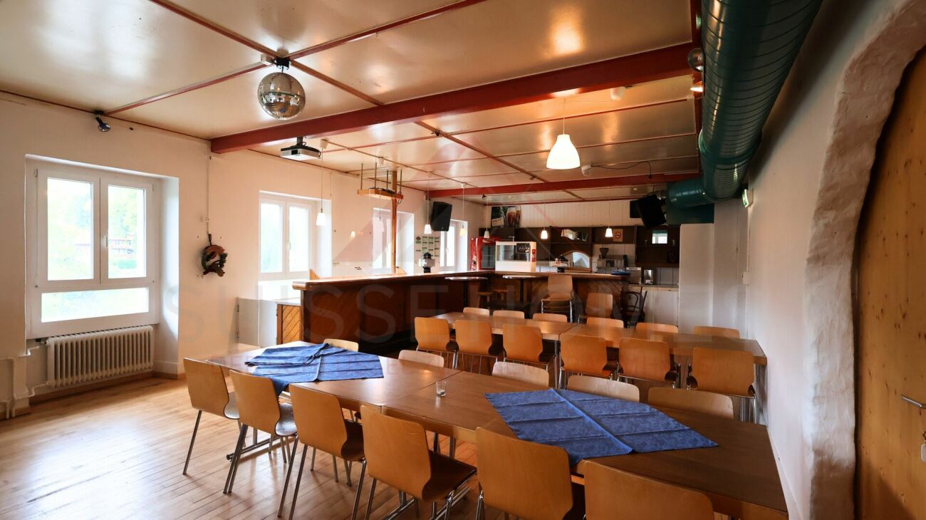 Attraktives Wohn- und Geschäftshaus mit Restaurant und Entwicklungsmöglichkeiten in Plaffeien