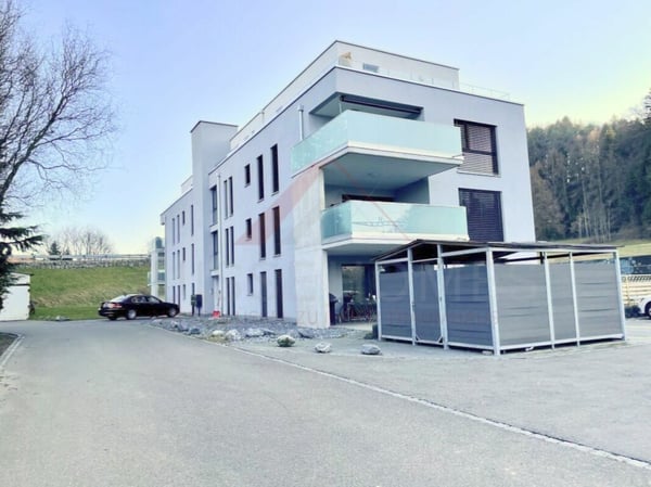 Helle 4.5-Zimmer-Eigentumswohnung im 2. Obergeschoss mit Weitsicht 2