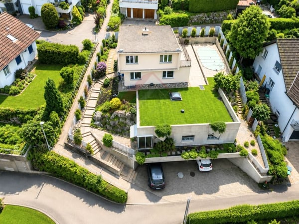 Charmantes 7-Zimmer-Einfamilienhaus mit Einliegerwohnung und grossem Potenzial in Wohlen AG 2