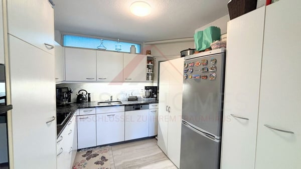 Wohnerlebnis mit Seesicht: Erstklassige 2.5-Zimmer-Wohnung in Greppen 5