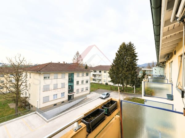 Perfekt für Familien - 4.5 Zimmer Wohnung mit Balkon und Spielplatz vor der Tür 4