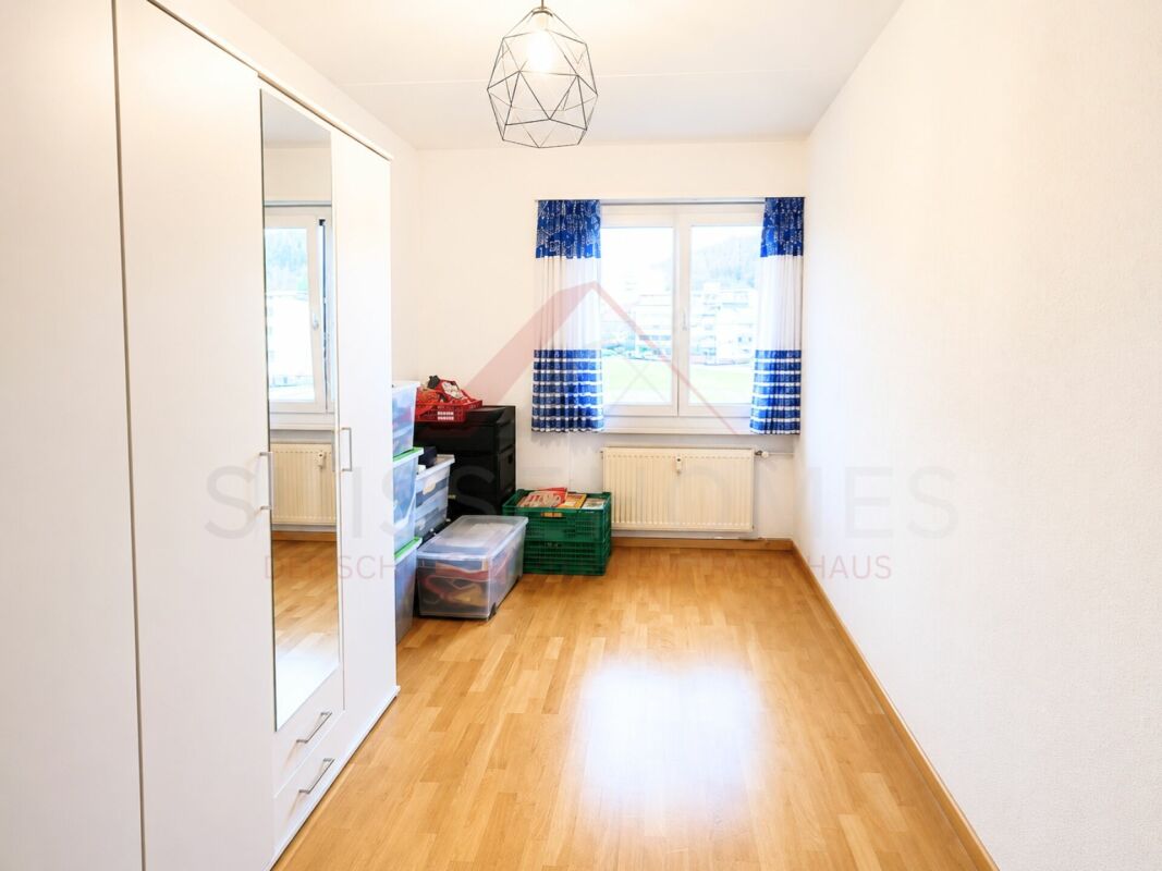 Perfekt für Familien - 4.5 Zimmer Wohnung mit Balkon und Spielplatz vor der Tür