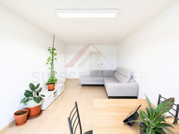 Perfekt für Familien - 4.5 Zimmer Wohnung mit Balkon und Spielplatz vor der Tür 2