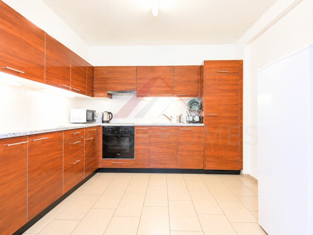 Perfekt für Familien - 4.5 Zimmer Wohnung mit Balkon und Spielplatz vor der Tür