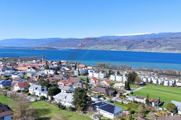 Traumhafte Seesicht am Bielersee  8.5 Zimmer Haus mit Pool und 1'443 m² Grundstück 1