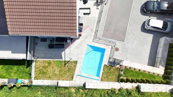 Wohnen wie in den Ferien - Modernes 5.5 Zimmer Reihenhaus mit Pool 1