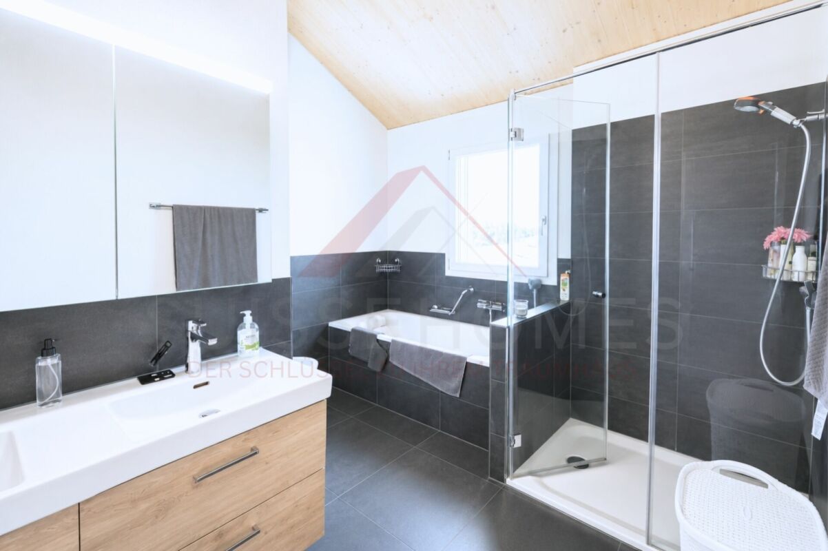 Wohnen wie in den Ferien - Modernes 5.5 Zimmer Reihenhaus mit Pool
