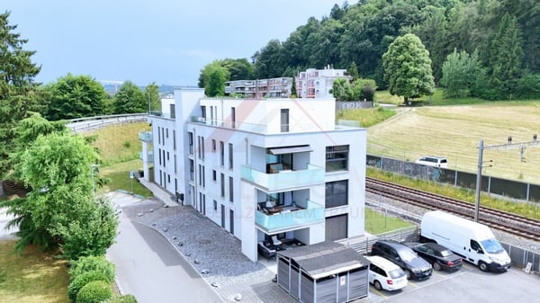 Familienparadies in Studen - 4.5 Zimmer Wohnung mit 2 Balkonen und über 159 m² Wohnfläche 1