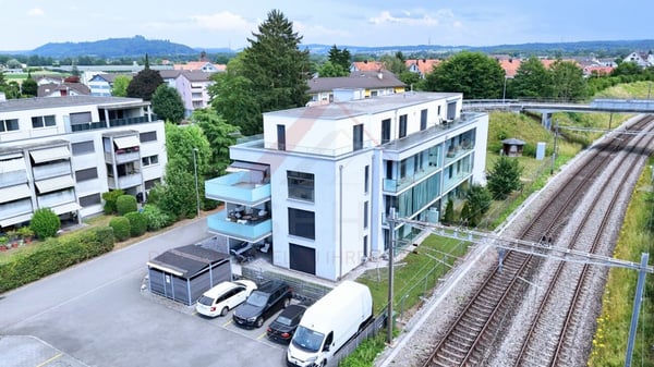 150 m² Wohnfläche | Helle 4.5 Zimmer Wohnung mit 2 Balkonen und Lift 3