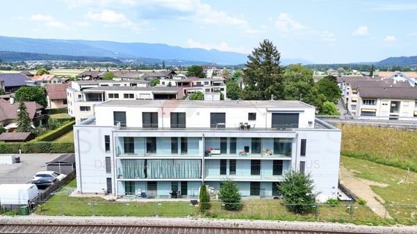 150 m² Wohnfläche | Helle 4.5 Zimmer Wohnung mit 2 Balkonen und Lift 1